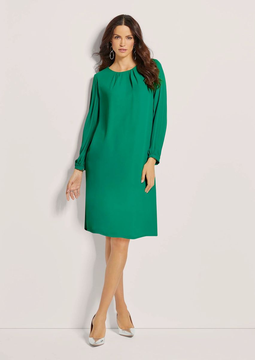 Gerade geschnittenes Kleid mit Plissee-Ärmeln