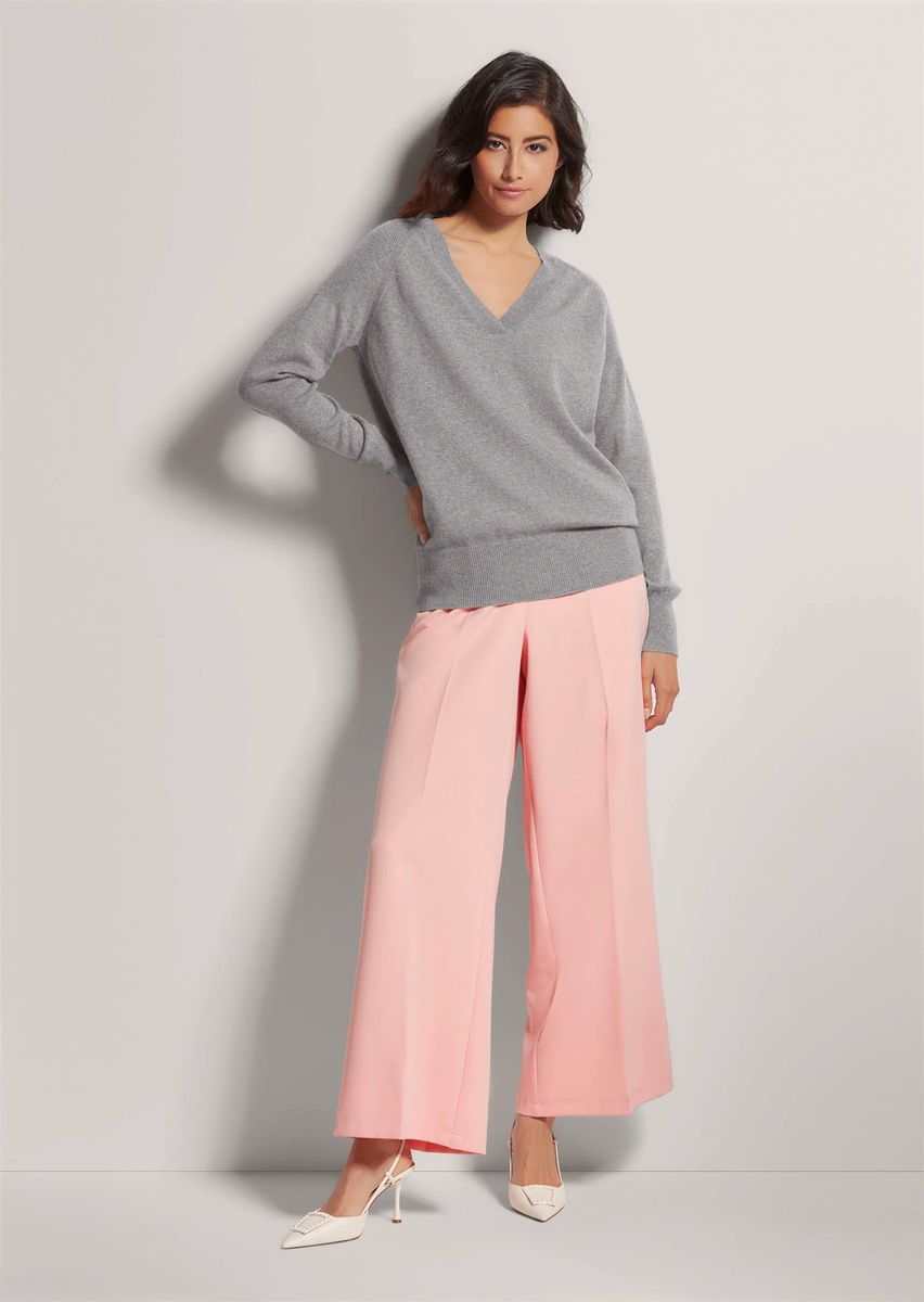 Kaschmir-Pullover mit V-Ausschnitt und Rippdetails