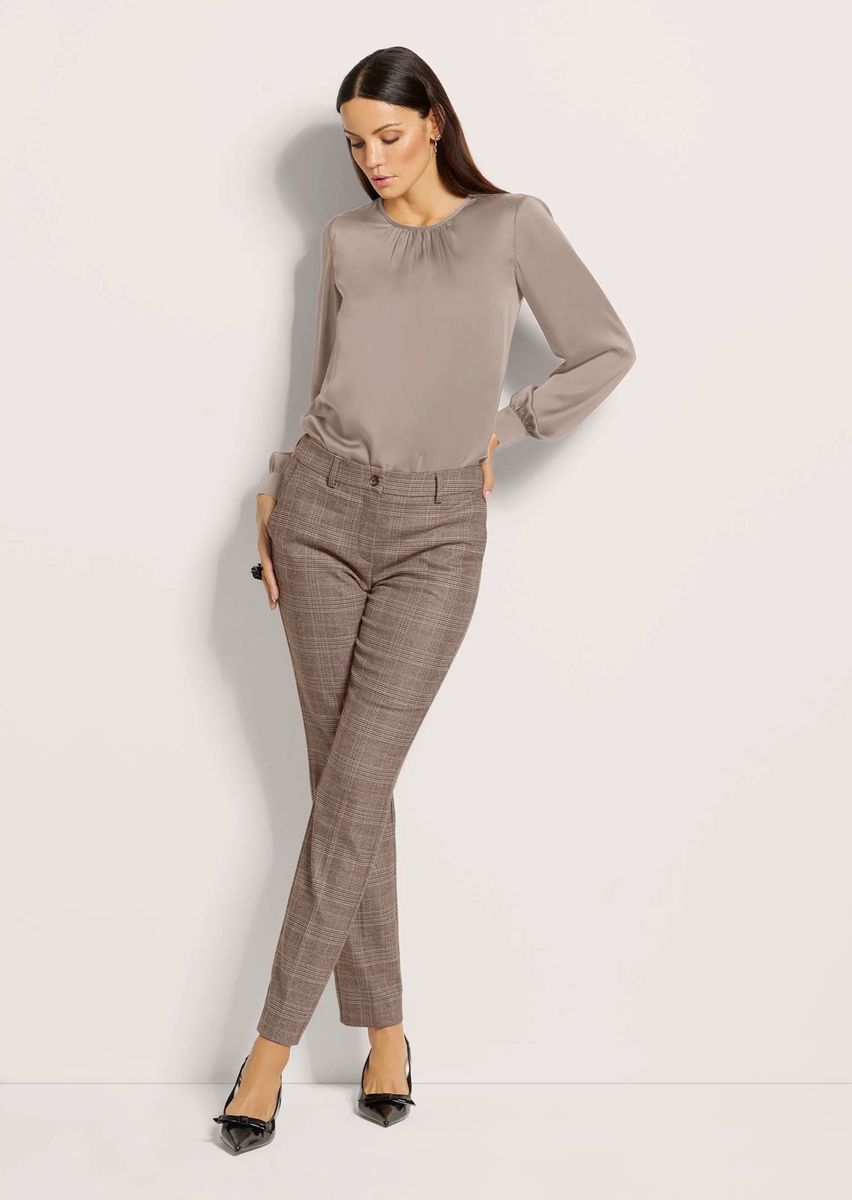 Elegante schmale Hose mit Karomuster