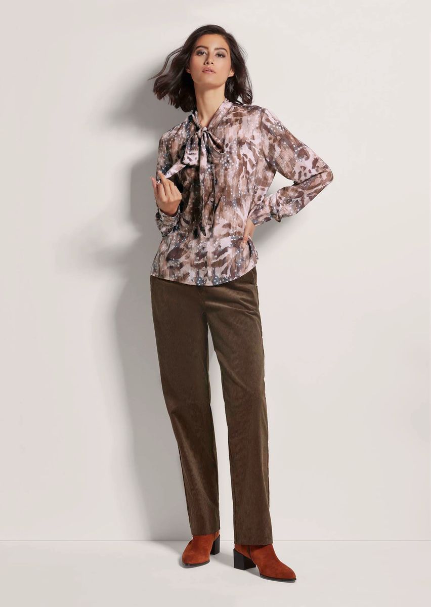 Satinbluse mit Unikat-Print und Schluppe
