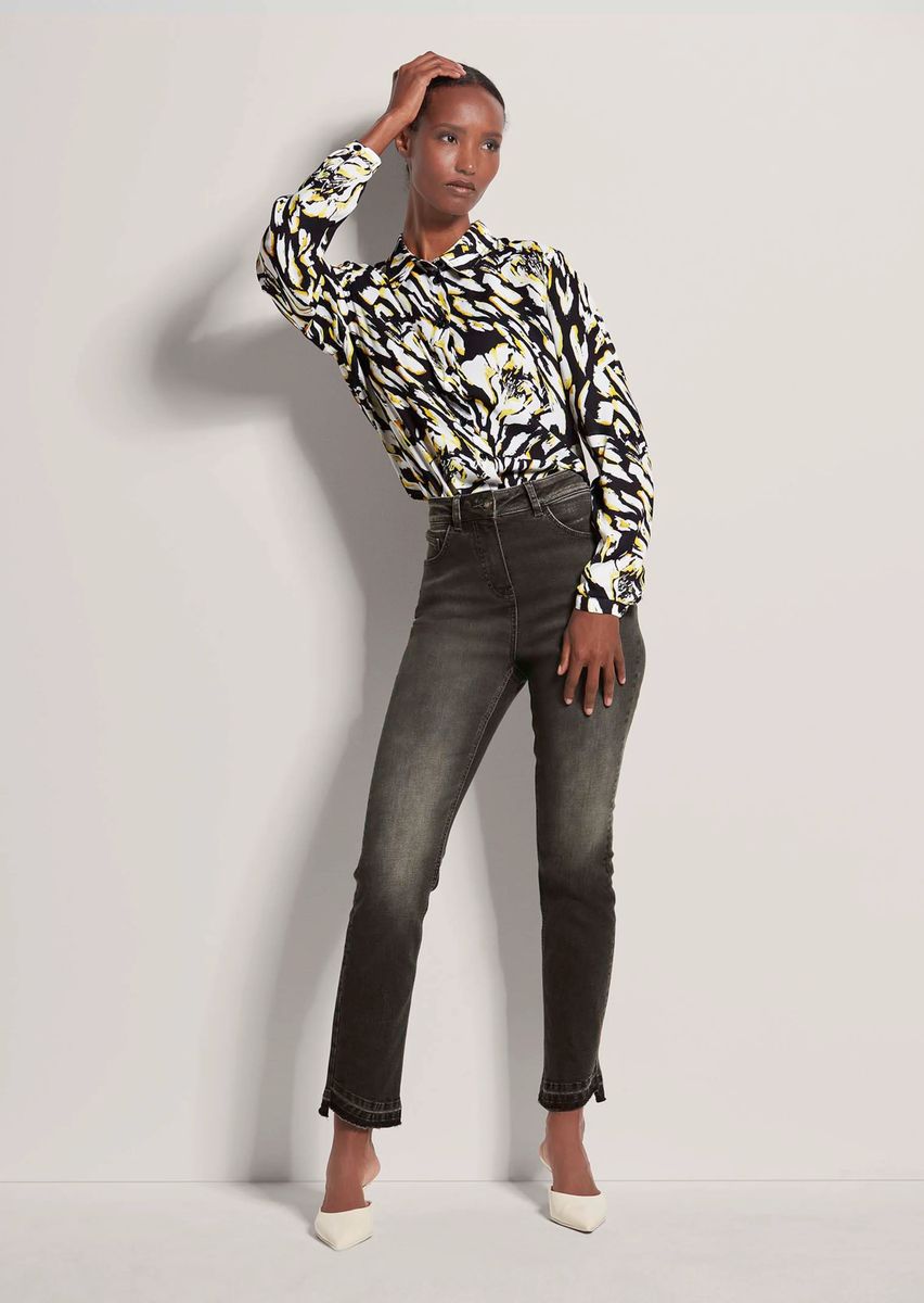 Five-Pocket-Jeans mit schrägem Saum