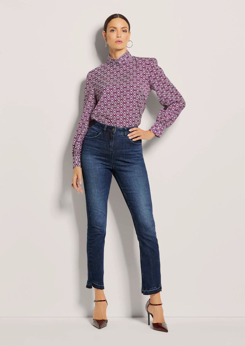 Slim-Fit-Jeans mit schrägem Saum