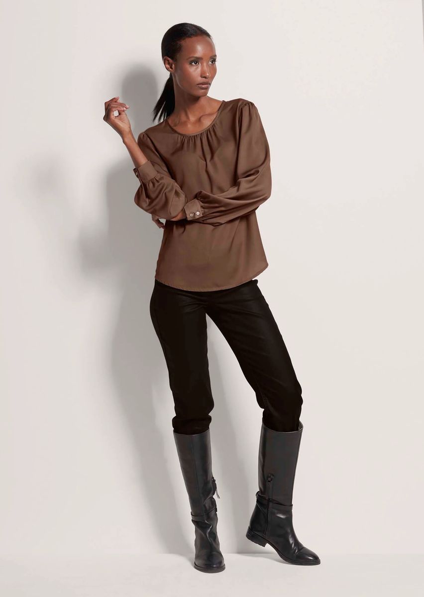 Satinbluse mit plissiertem Rundhals