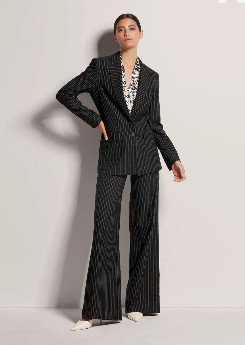 Langer taillierter Nadelstreifen-Blazer