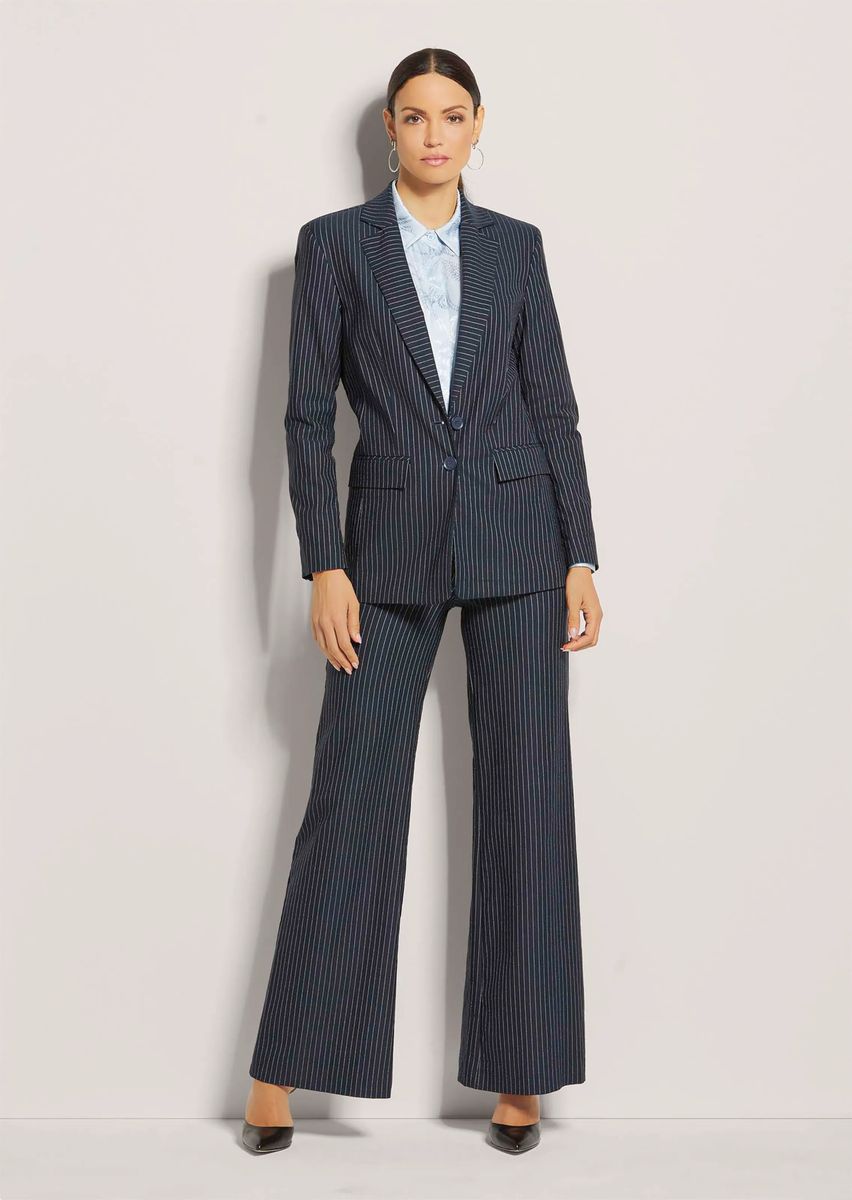 Langer taillierter Nadelstreifen-Blazer