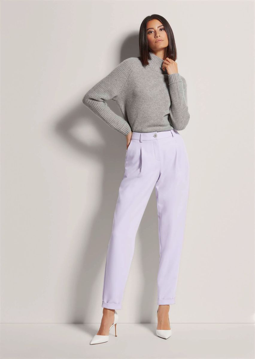 Hochtaillierte Bundfaltenhose mit schmalem Bein