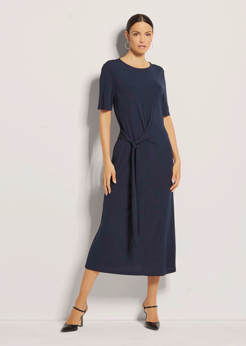 Strukturiertes Midikleid mit Taillenband