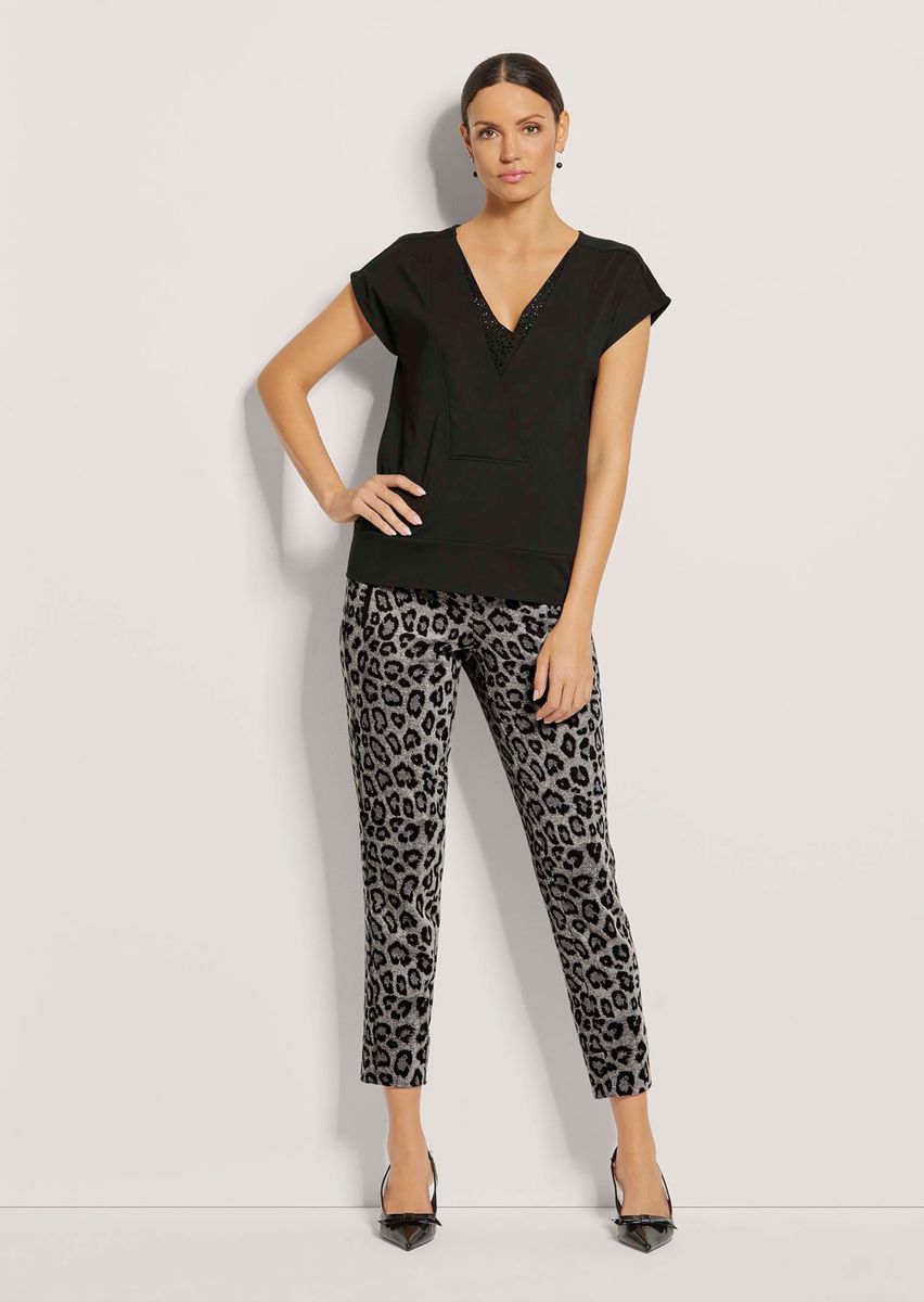 Glamouröses V-Shirt mit Strass-Steinen