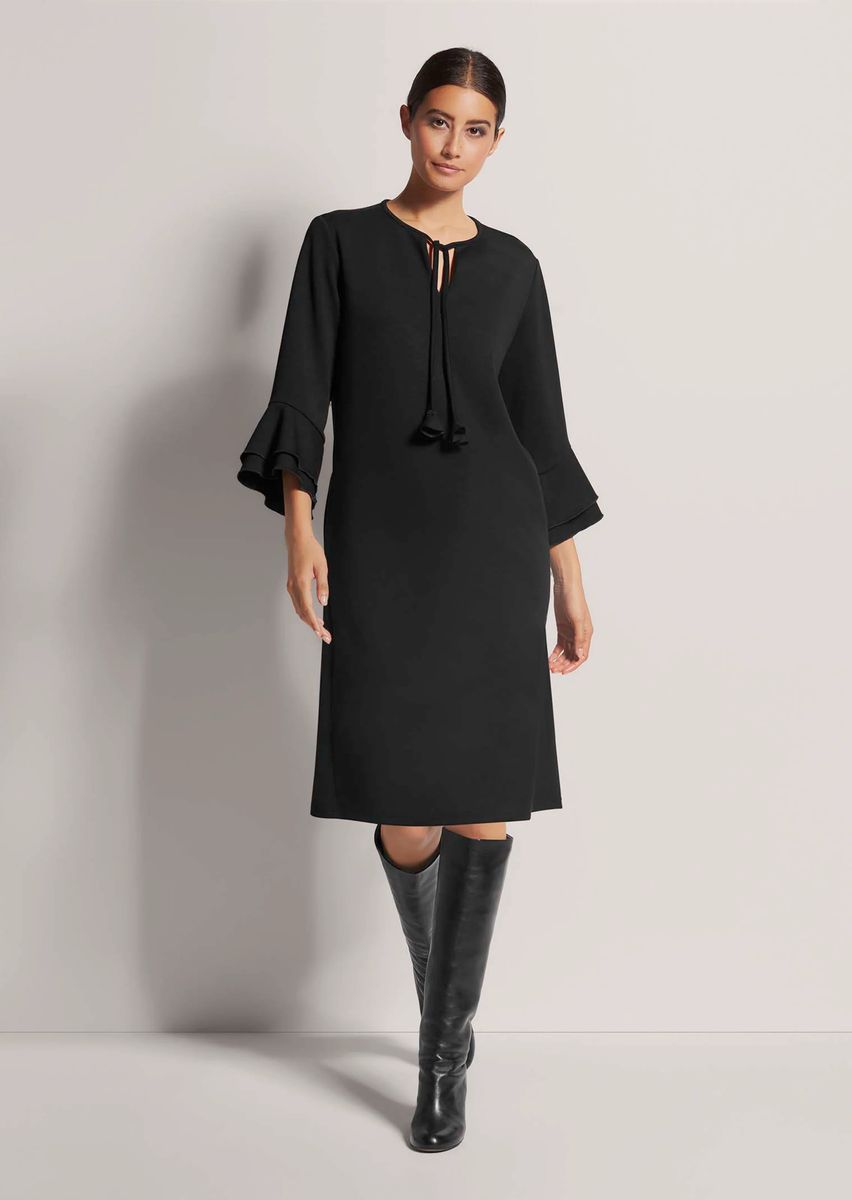 Elegantes Jerseykleid mit Trompetenärmeln