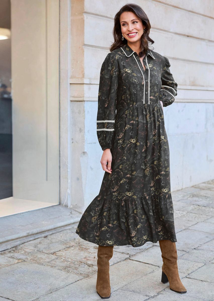 Florales Boho-Stufen-Hemdblusenkleid