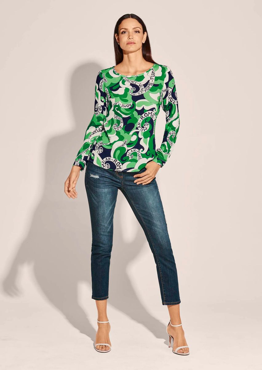 Bluse mit Wirbelmuster und Städtenamen