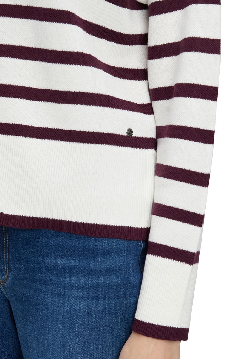 Gestreifter Strickpullover mit Rundhalsausschnitt
