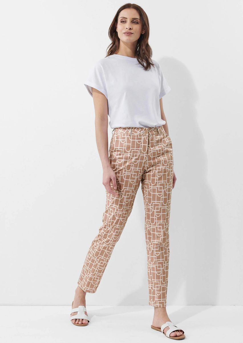 Schmale Hose mit geometrischem Muster