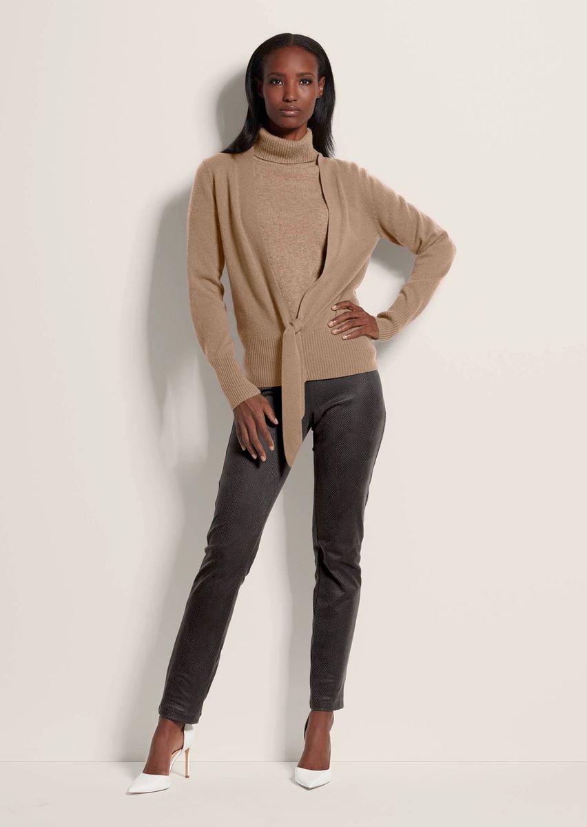 Elegante Strickjacke mit Bindeband