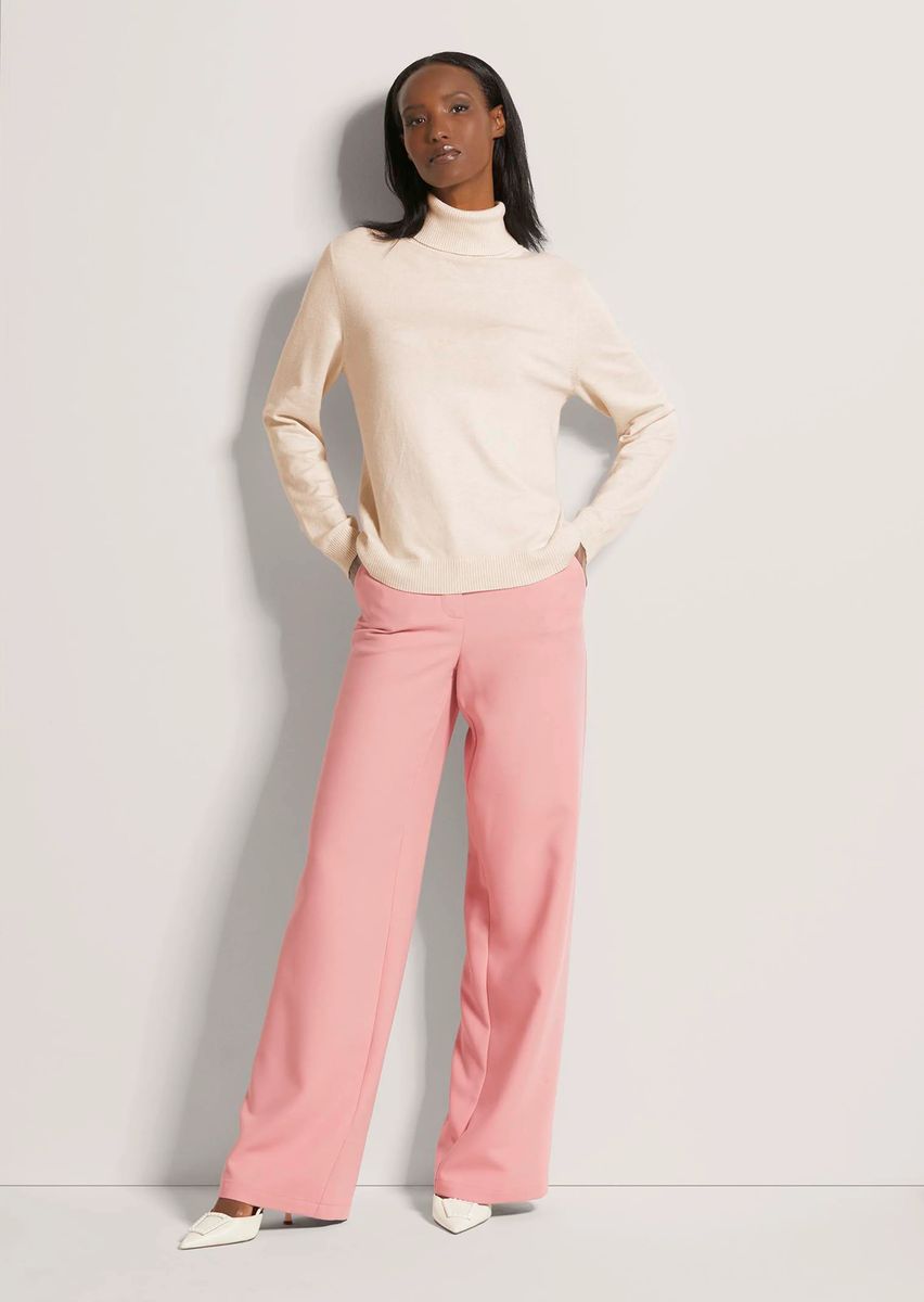 Körpernaher Feinstrick-Rollkragenpullover