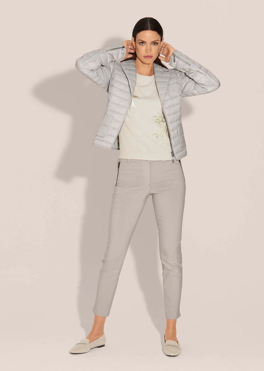 Taillierte leichte Steppjacke