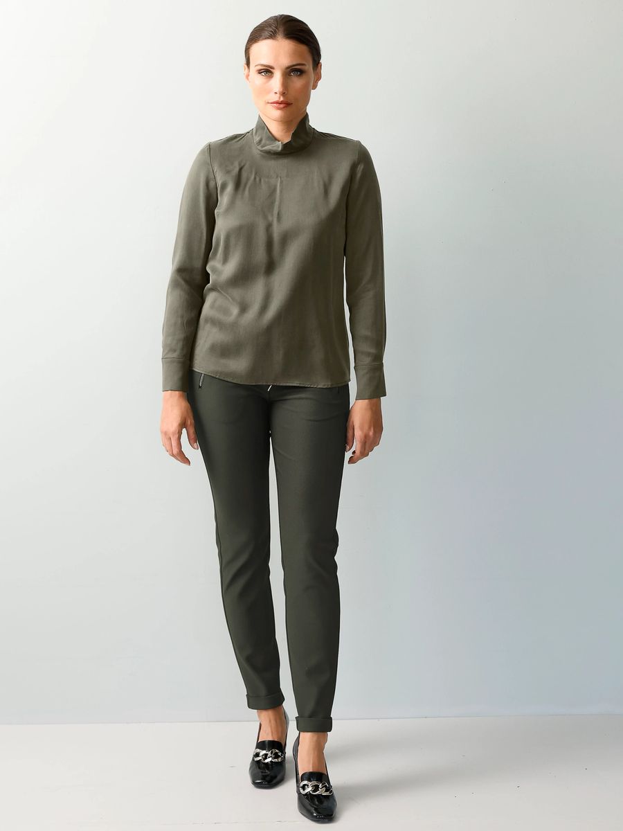 Satinbluse mit Stehkragen