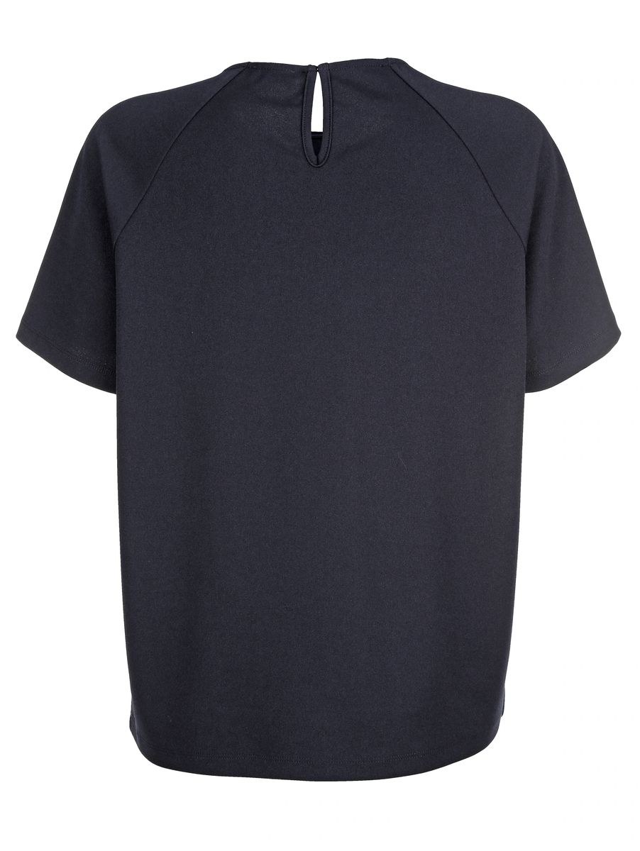 Minimalistisches Raglan-Shirt mit Ausschnitt