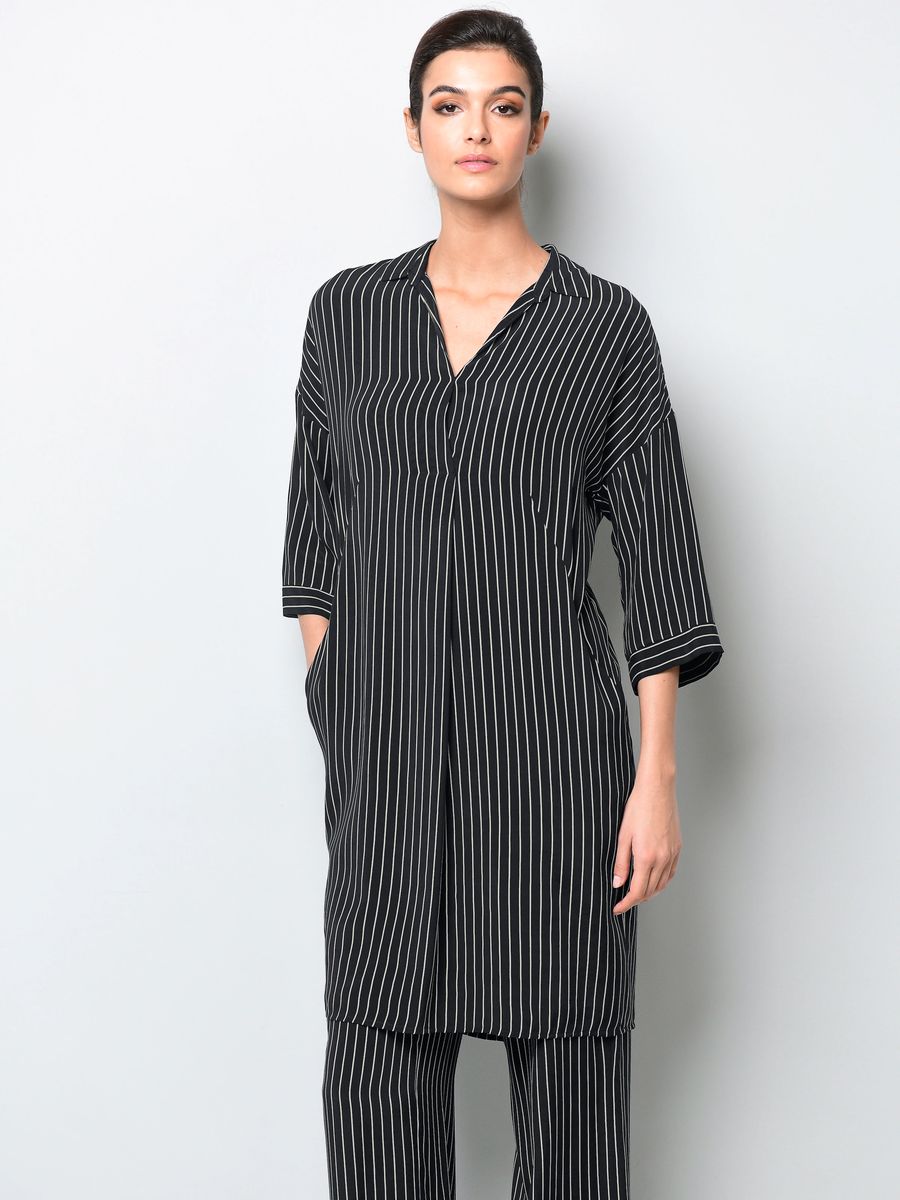 Gestreiftes Hemdblusenkleid mit V-Ausschnitt