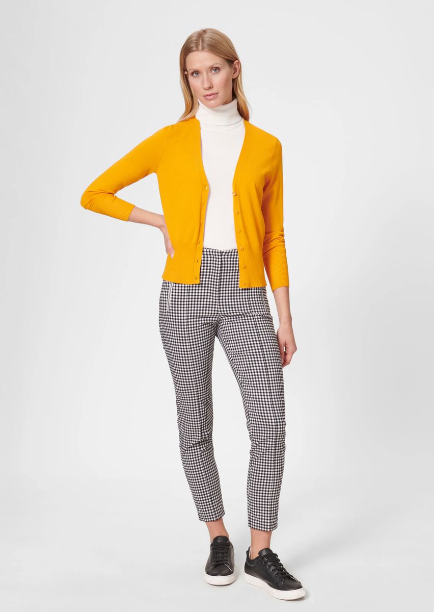 Taillierte Strickjacke mit V-Ausschnitt