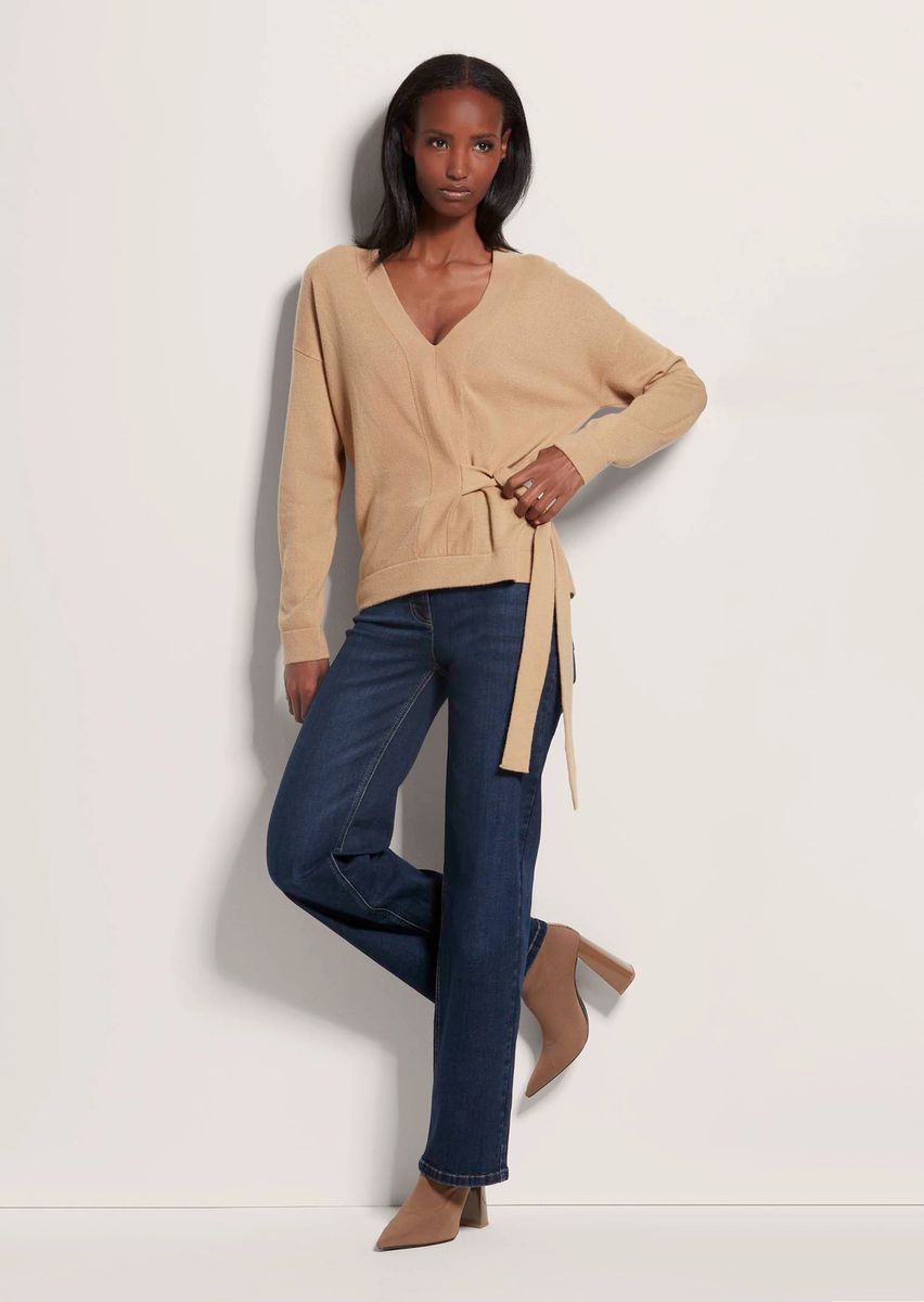 Lockerer V-Pullover mit Taillenband