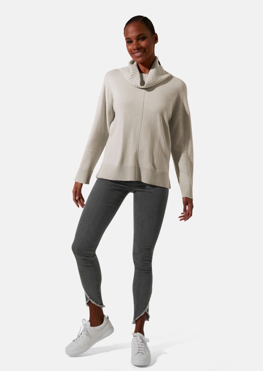 Pullover mit großem Wasserfallkragen