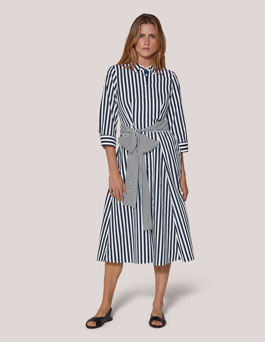 Gestreiftes Hemdblusenkleid mit Bindeschärpe