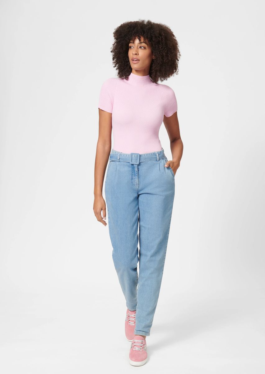 High-Waist Karottenjeans mit Bundfalten