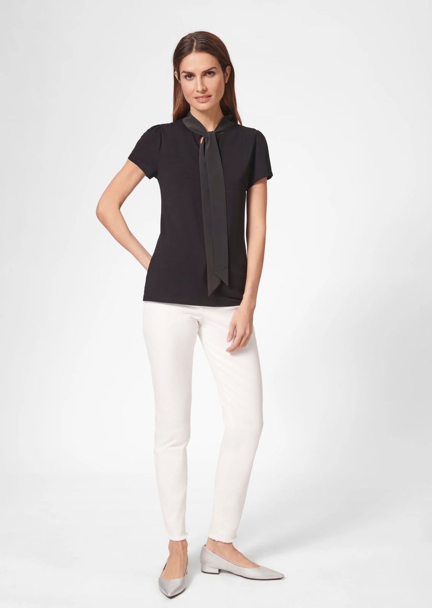Elegantes Kurzarmshirt mit Schluppe