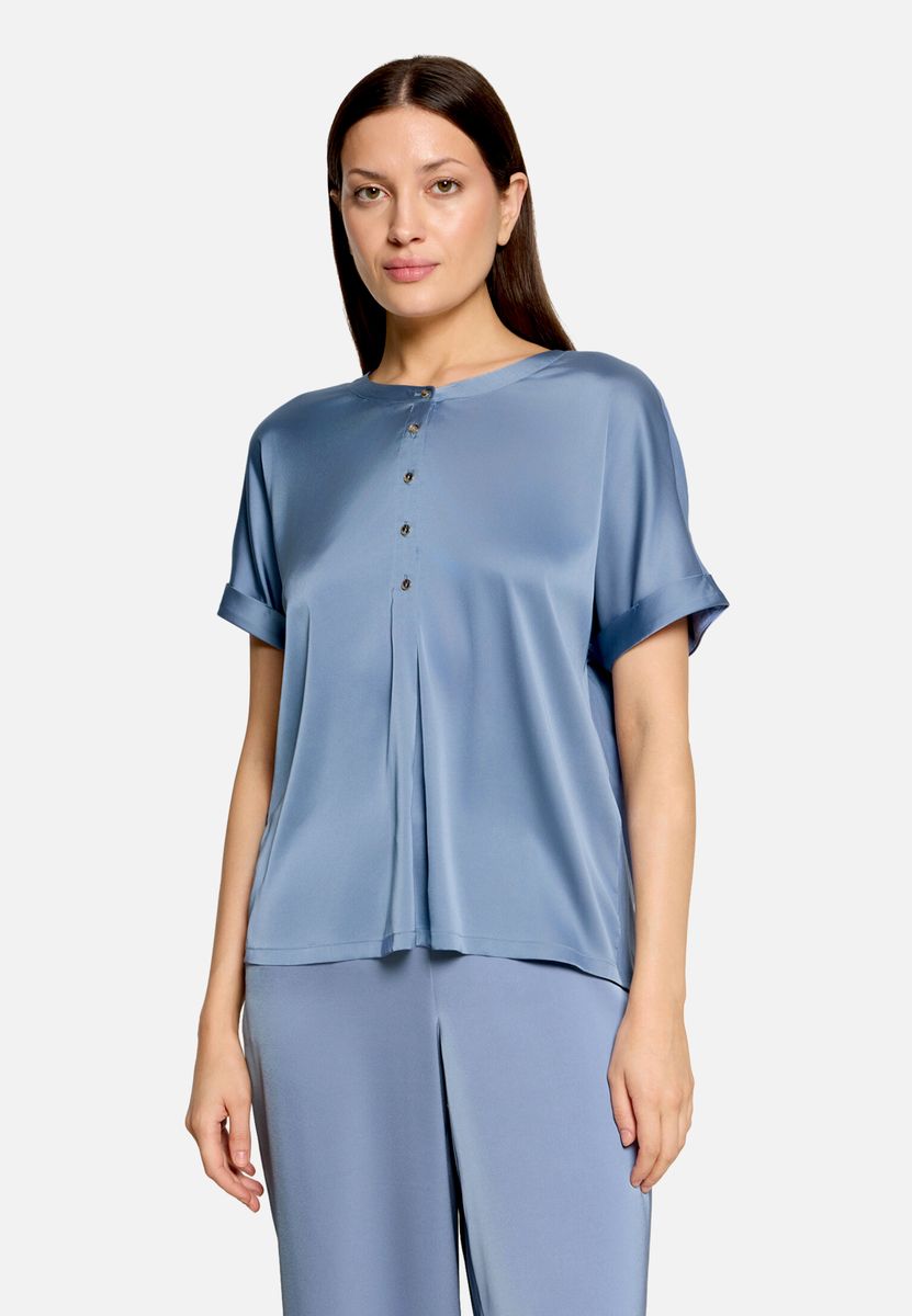 Kurzarm-Satinbluse mit Knopfleiste