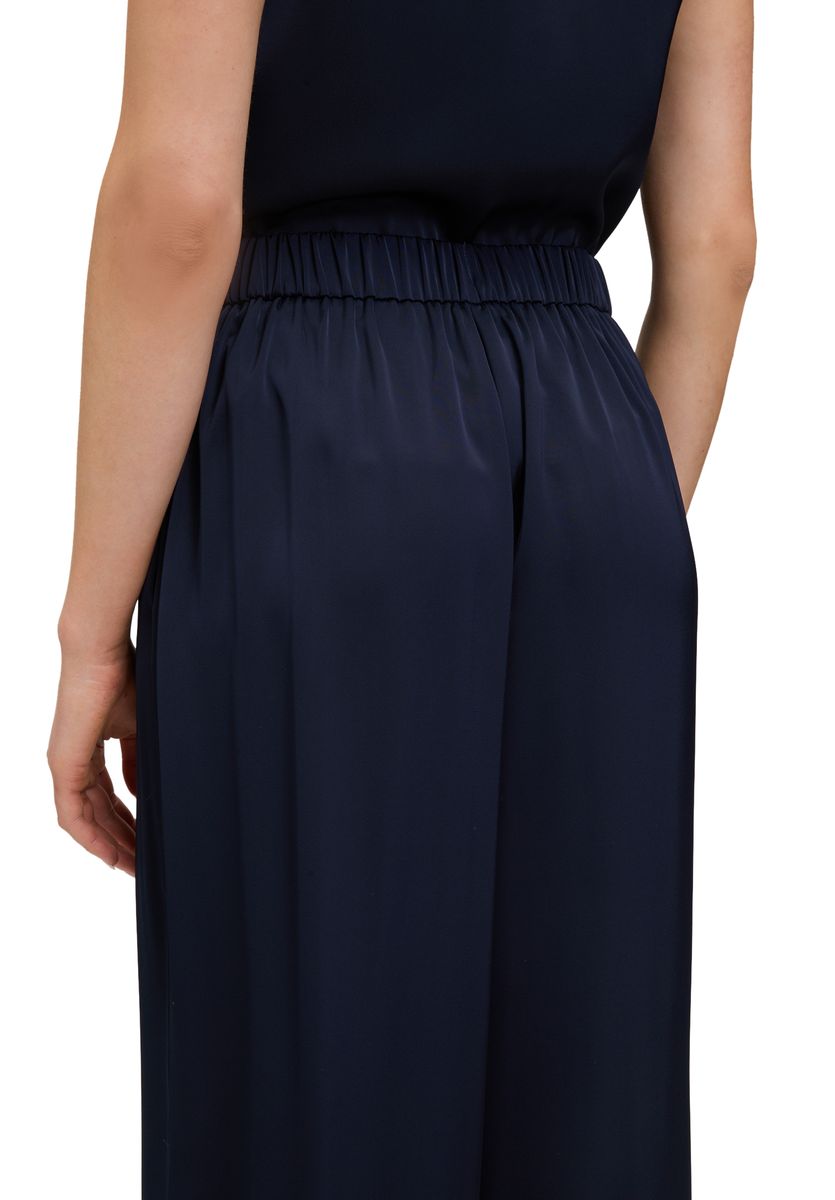 Weitgeschnittene Hose in Modern Fit