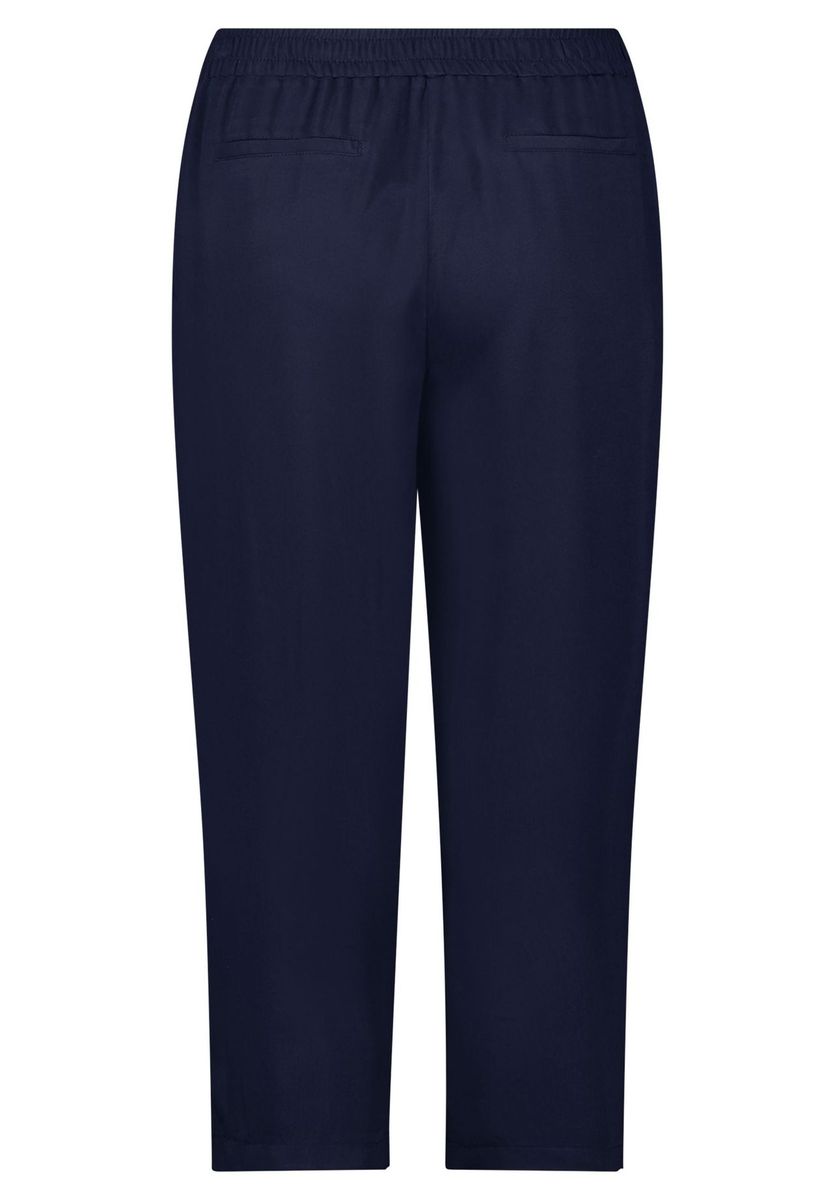 Locker geschnittene, verkürzte Schlupfhose