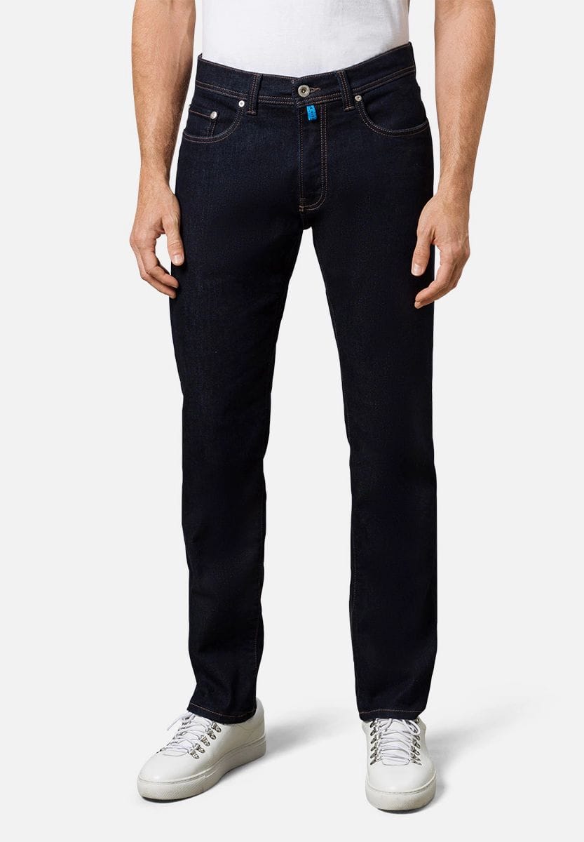 Klassische Tapered Jeans in dunkler Waschung