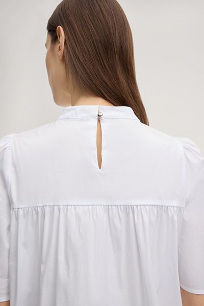 Marc Cain Weiße Baberine Bluse mit plissiertem Detail vorne