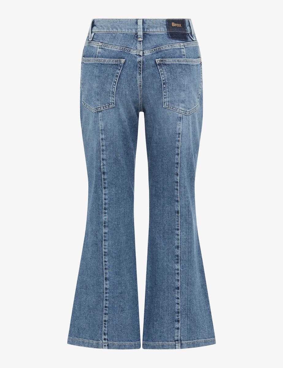 Verkürzte Schlagjeans mit Ziernaht
