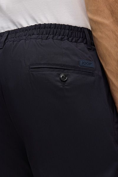 Dunkelblaue, verkürzte Stoffhose mit Bundfalten