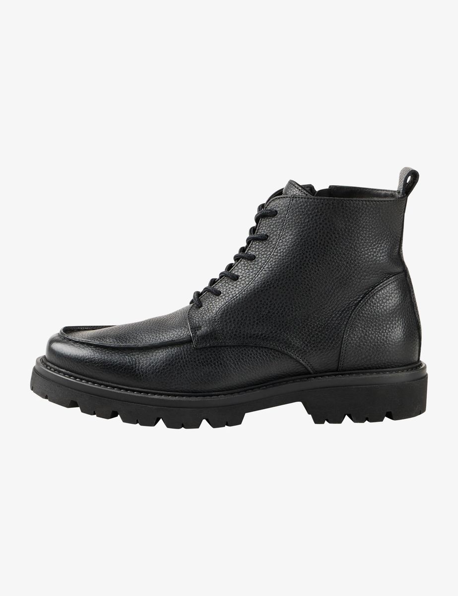 Geschnürte Boots aus genarbtem Leder