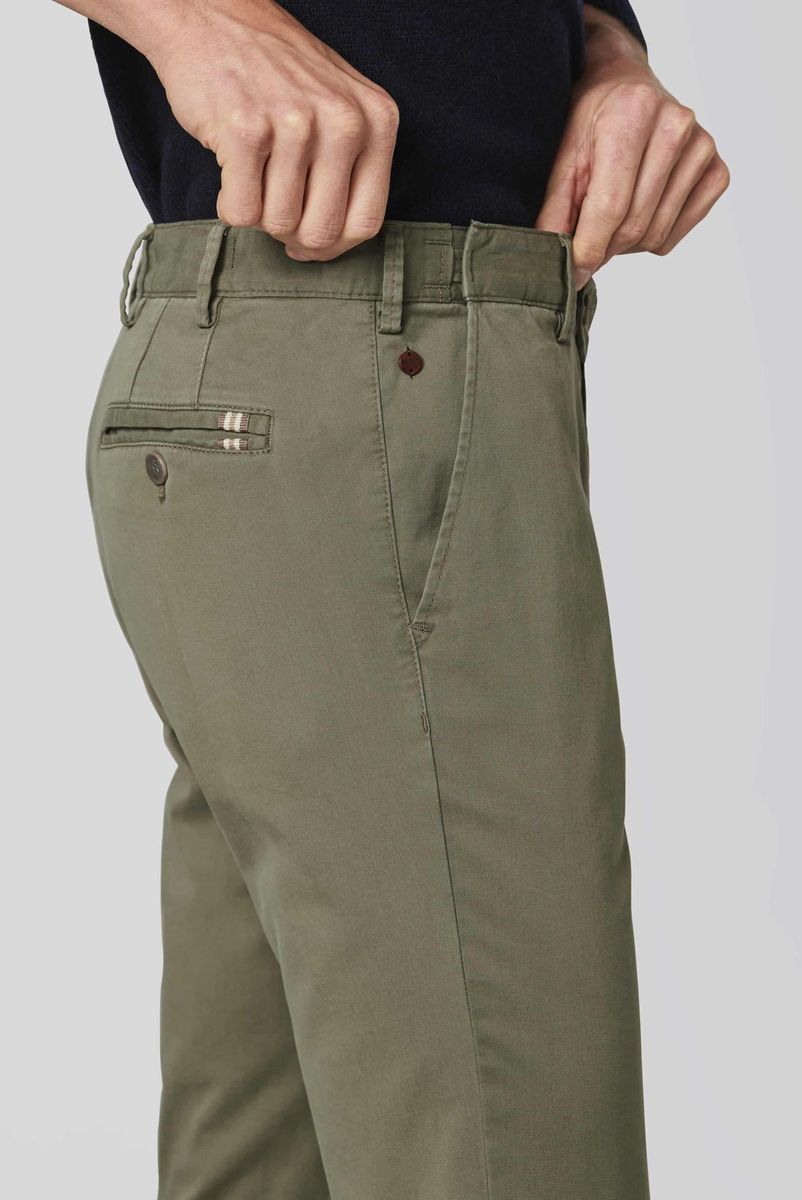 Moderne Fairtrade-Baumwoll-Chinohose