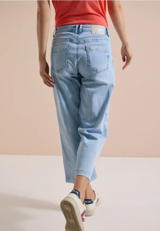 Weite Jeans mit Häkel-Detail