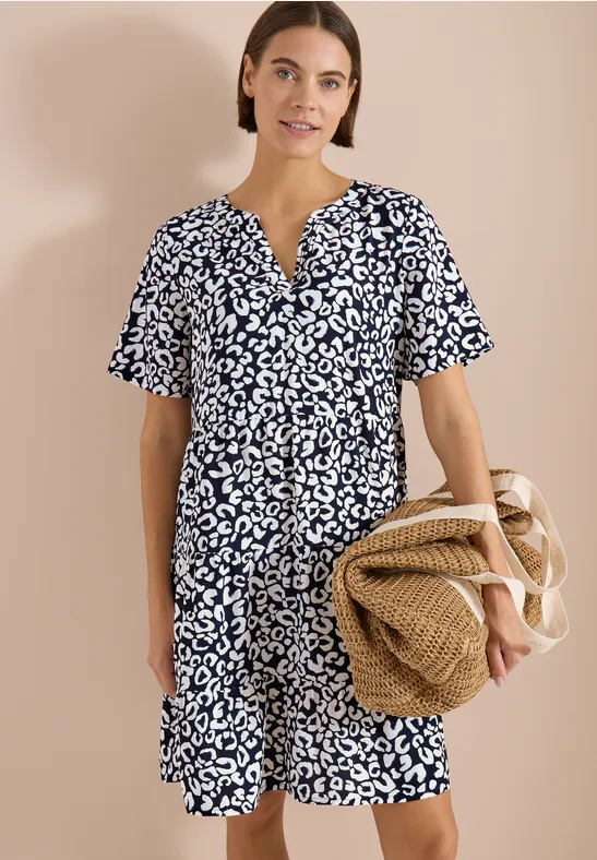 Etagenkleid mit Tierprint aus Krepp