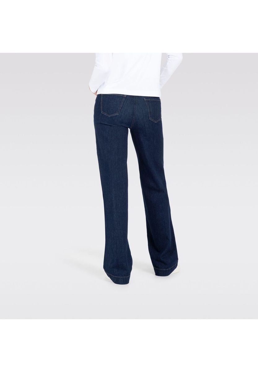 Klassische Bootcut Jeans mit dunkler Waschung