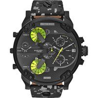 Übergroße Multi-Zeitzonen-Uhr mit Camouflage-Muster