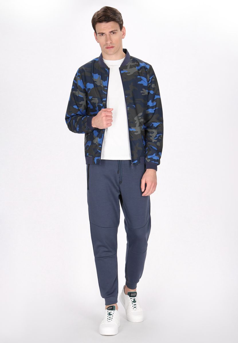 Blouson mit Camouflage-Print und Rippbündchen
