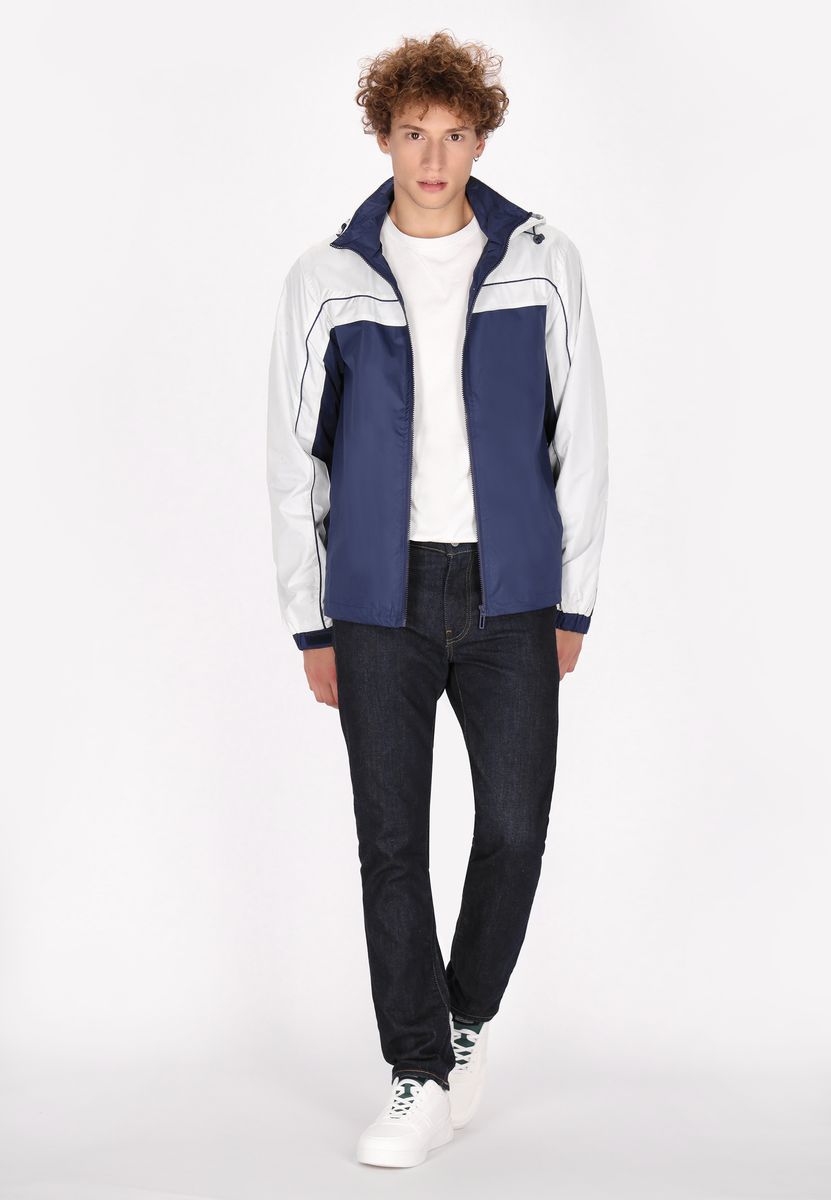 Sportlicher Windbreaker mit Kapuze