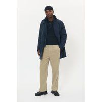 Moderner Wintermantel mit gerader Passform