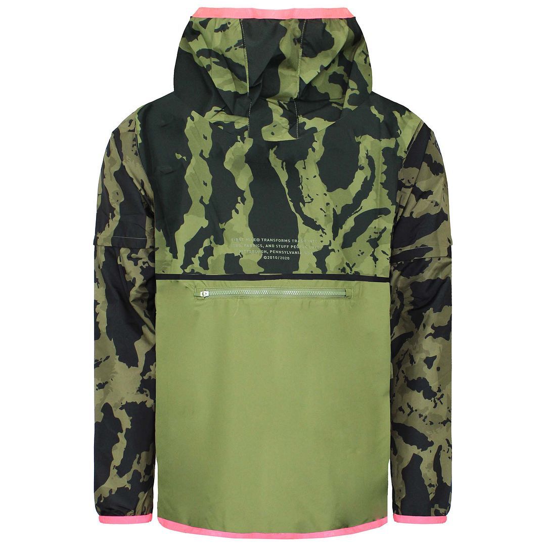 Windbreaker mit Kapuze und Camouflage