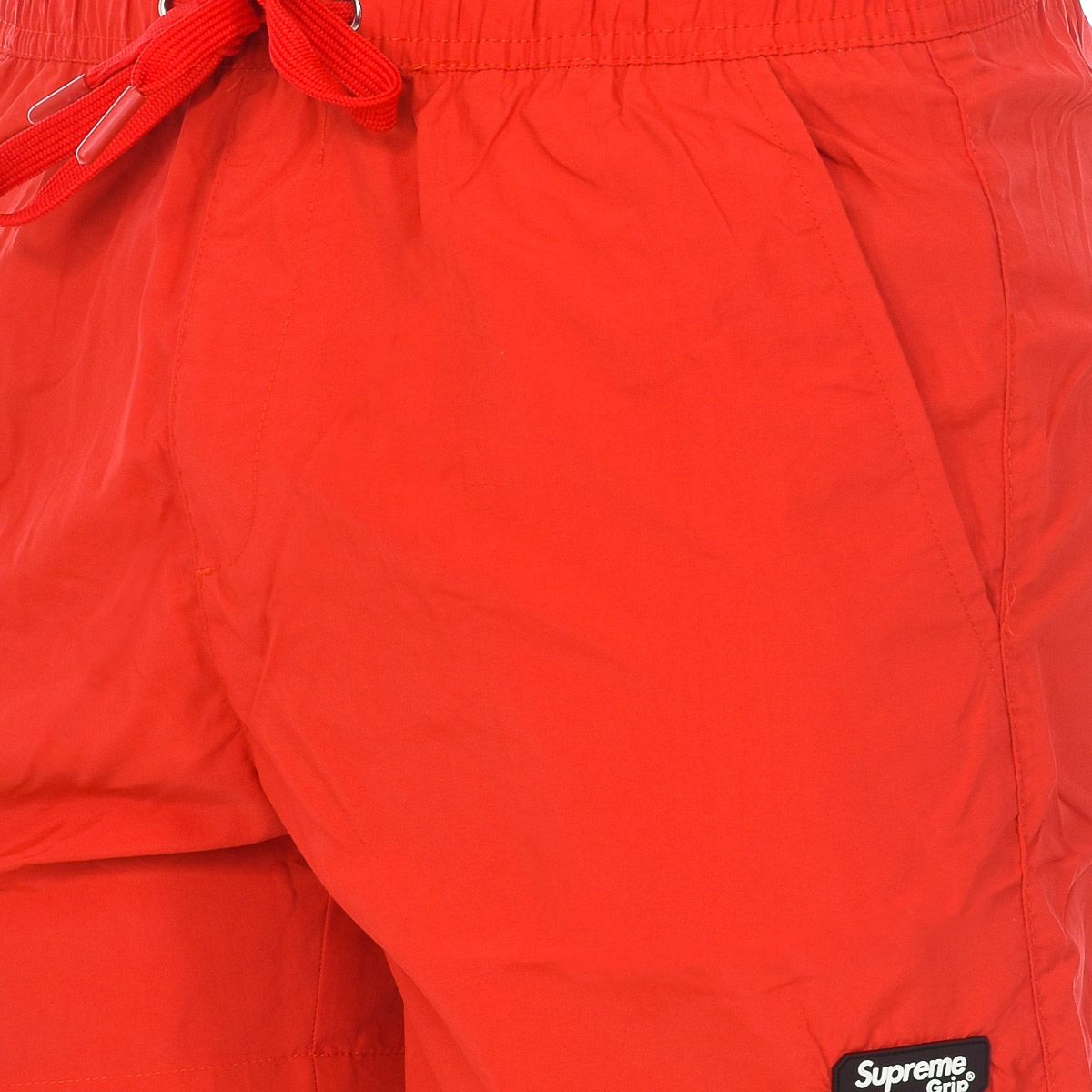 Kurze Badeshorts mit Kordelzug