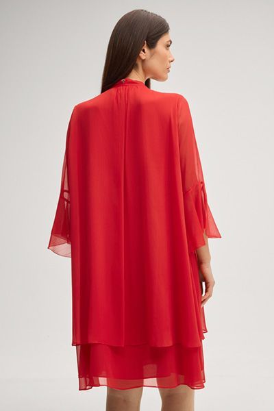 Windsor Denia Rotes Chiffonkleid mit Bindekragen und Stufen