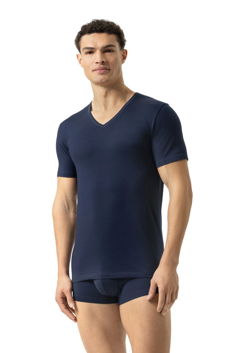 Klassisches marineblaues V-Ausschnitt T-Shirt