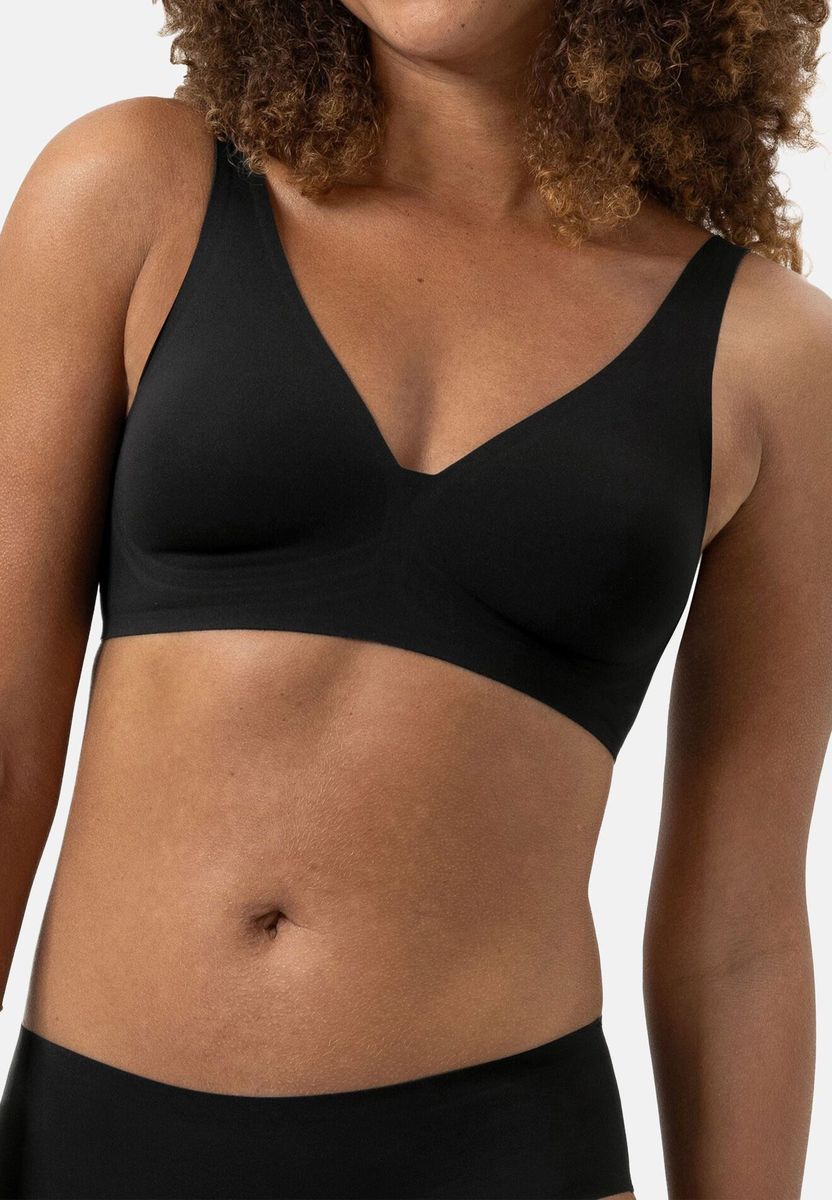 Unsichtbarer Triangel-BH mit breiten Trägern